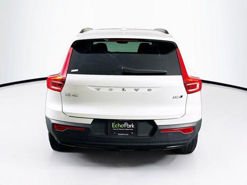 2025 Volvo XC40 B5 Plus Dark Theme