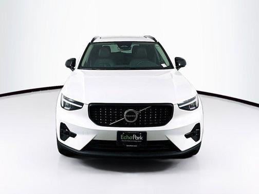 2025 Volvo XC40 B5 Plus Dark Theme