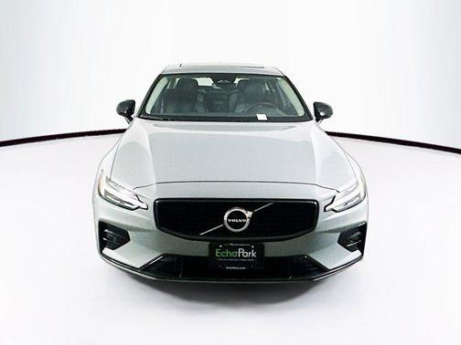 2024 Volvo S60 B5 Core Dark Theme