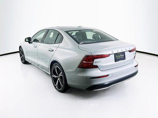 2024 Volvo S60 B5 Core Dark Theme