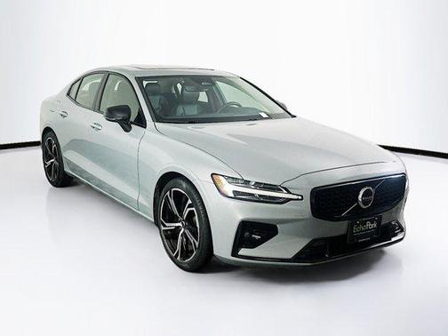 2024 Volvo S60 B5 Core Dark Theme