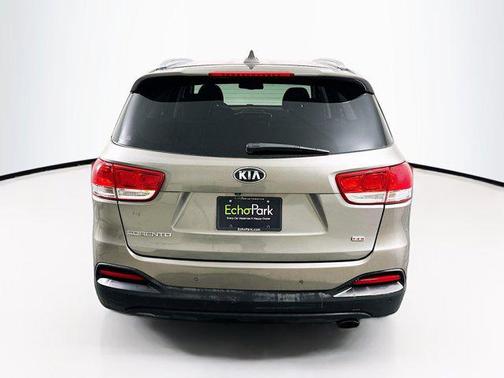 Titanium Silver 2018 Kia Sorento LX