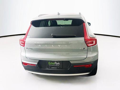 2025 Volvo XC40 B5 Core Bright Theme