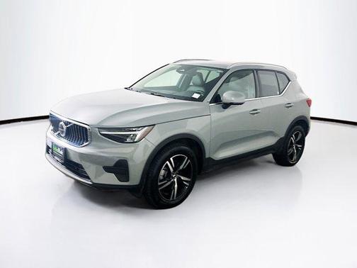 2025 Volvo XC40 B5 Core Bright Theme