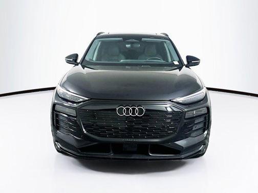 Mythos Black Metallic 2025 Audi Q6 e-tron Premium Plus