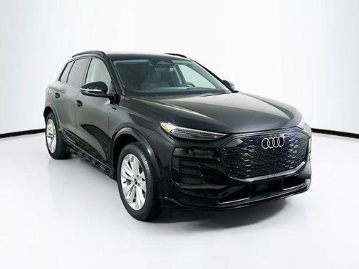 Mythos Black Metallic 2025 Audi Q6 e-tron Premium Plus