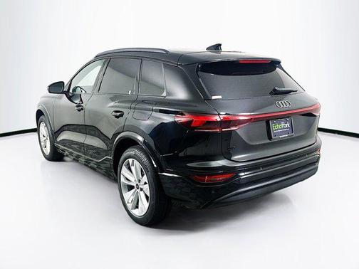 Mythos Black Metallic 2025 Audi Q6 e-tron Premium Plus