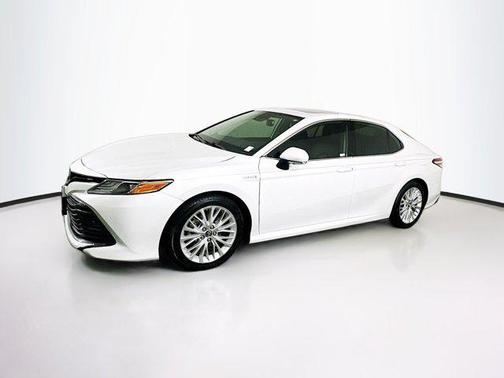 2019 Toyota Camry Hybrid XLE