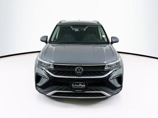 Platinum Gray Metallic 2022 Volkswagen Taos 1.5T SE