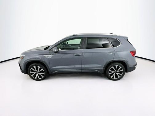 Platinum Gray Metallic 2022 Volkswagen Taos 1.5T SE
