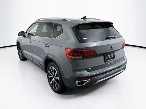 Platinum Gray Metallic 2022 Volkswagen Taos 1.5T SE