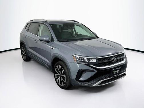 Platinum Gray Metallic 2022 Volkswagen Taos 1.5T SE