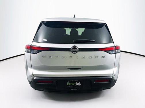 2024 Nissan Pathfinder S FWD