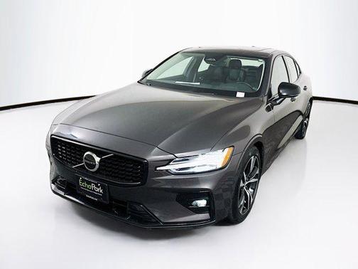 2024 Volvo S60 B5 Core Dark Theme