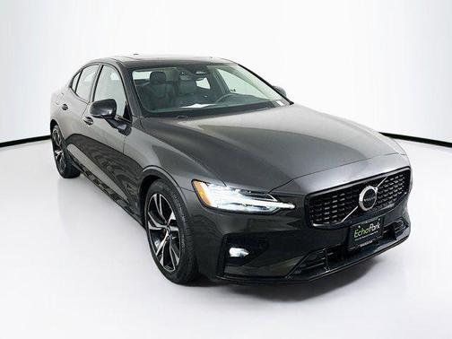 2024 Volvo S60 B5 Core Dark Theme