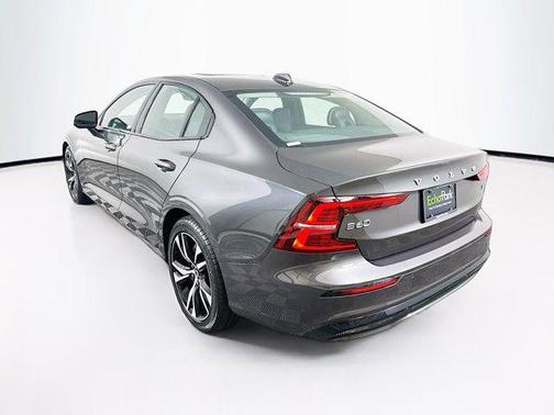 2024 Volvo S60 B5 Core Dark Theme