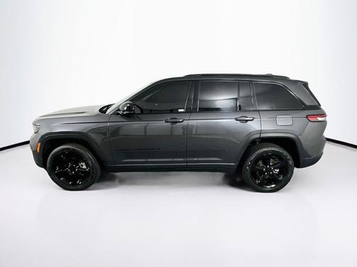 Baltic Gray Metallic Clearcoat 2023 Jeep Grand Cherokee Limited