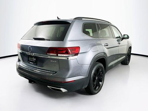 Platinum Gray Metallic 2022 Volkswagen Atlas 3.6L SE w/Technology
