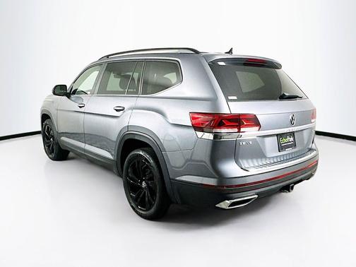 Platinum Gray Metallic 2022 Volkswagen Atlas 3.6L SE w/Technology