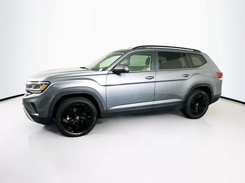 Platinum Gray Metallic 2022 Volkswagen Atlas 3.6L SE w/Technology
