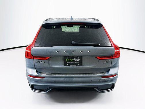 2023 Volvo XC60 B5 Ultimate Dark Theme