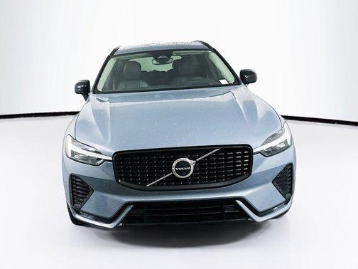 2023 Volvo XC60 B5 Ultimate Dark Theme