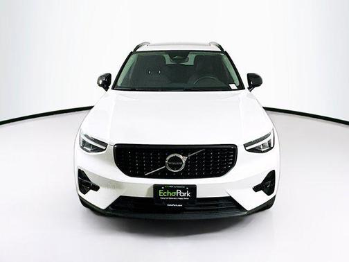 2025 Volvo XC40 B5 Plus Dark Theme