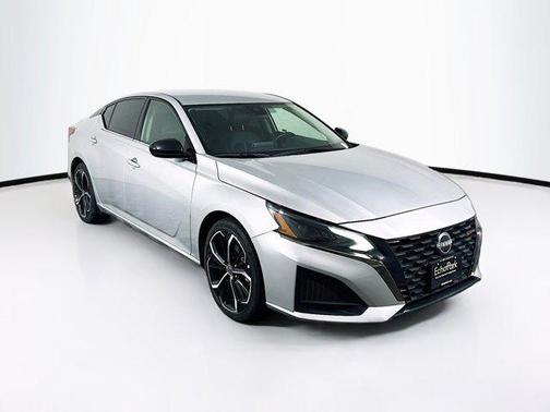 2023 Nissan Altima SR FWD