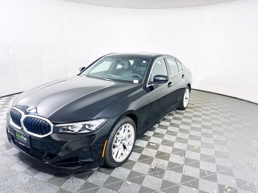 Mineral White Metallic 2025 BMW 330 330i