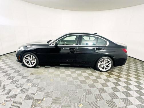Mineral White Metallic 2025 BMW 330 330i