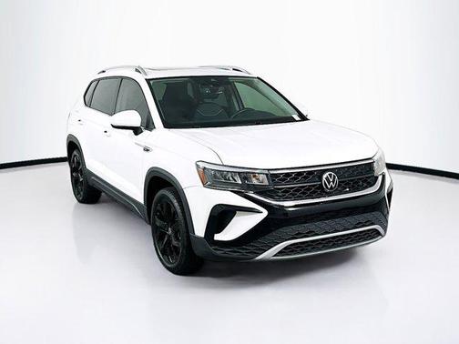 White 2023 Volkswagen Taos 1.5T SE