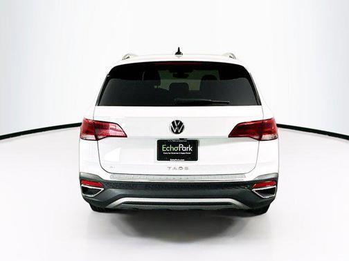 White 2023 Volkswagen Taos 1.5T SE