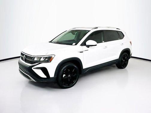 White 2023 Volkswagen Taos 1.5T SE
