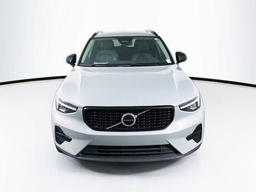 2024 Volvo XC40 B5 Core Bright Theme