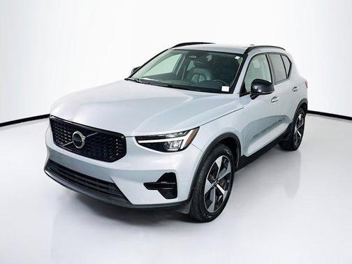 2024 Volvo XC40 B5 Core Bright Theme