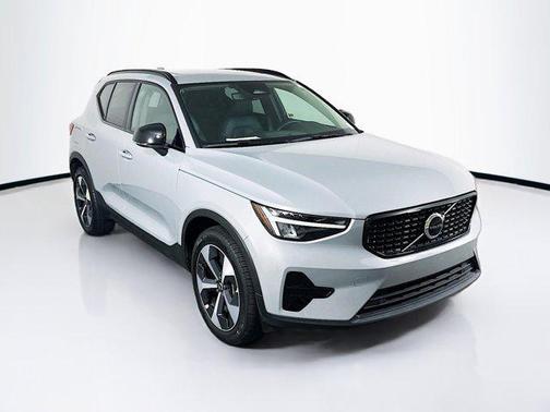 2024 Volvo XC40 B5 Core Bright Theme