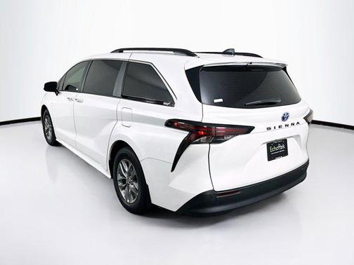 2025 Toyota Sienna XLE 8 Passenger