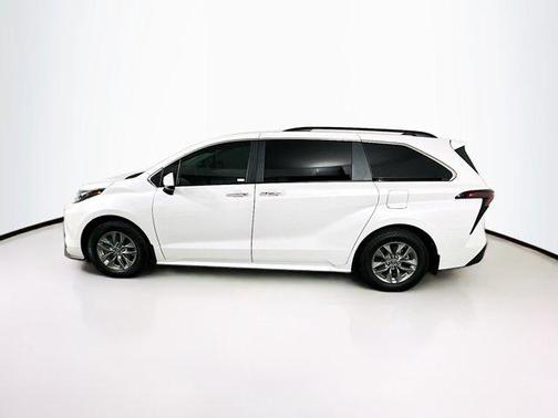 2025 Toyota Sienna XLE 8 Passenger