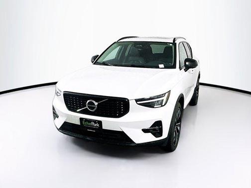 2024 Volvo XC40 B5 Plus Dark Theme