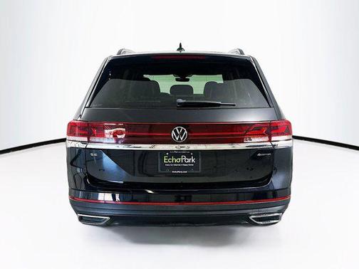 Deep Black Pearl 2024 Volkswagen Atlas 2.0T SE