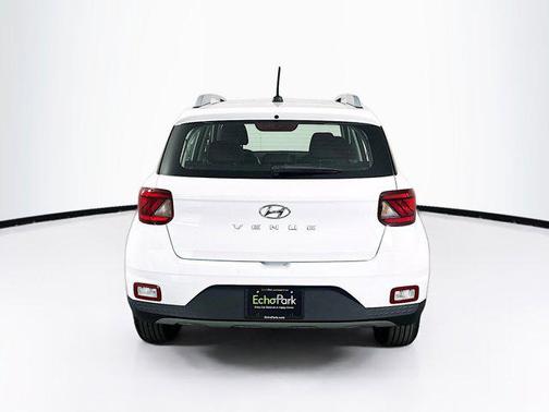 Lunar White 2025 Hyundai VENUE SEL