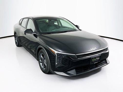 Aurora Black Pearl 2025 Kia K4 LXS