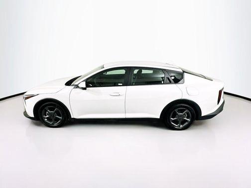 Snow White Pearl 2025 Kia K4 LXS