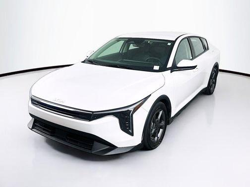Snow White Pearl 2025 Kia K4 LXS