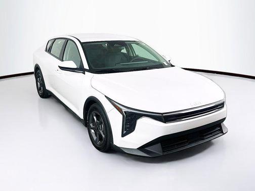 Snow White Pearl 2025 Kia K4 LXS