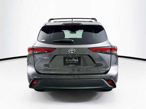 Magnetic Gray Metallic 2021 Toyota Highlander XLE