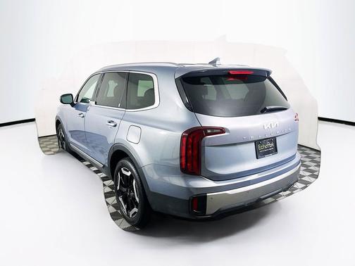 Everlasting Silver 2025 Kia Telluride S