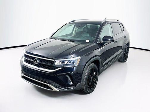 Deep Black Pearl 2023 Volkswagen Taos 1.5T SE