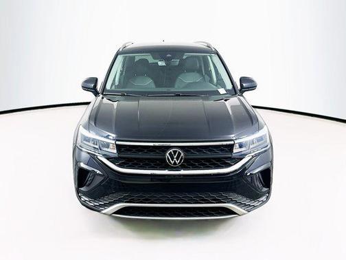 Deep Black Pearl 2023 Volkswagen Taos 1.5T SE