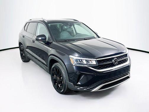 Deep Black Pearl 2023 Volkswagen Taos 1.5T SE